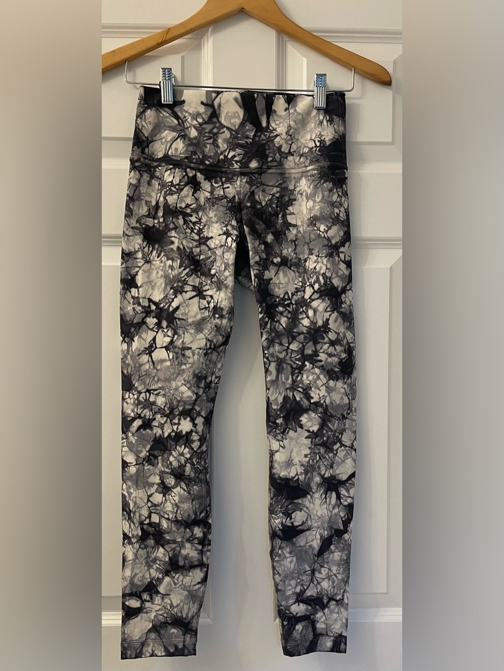 Lululemon leggings - size 6